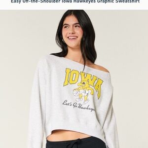 Hollister Gray and Yellow Iowa Graphic Tee